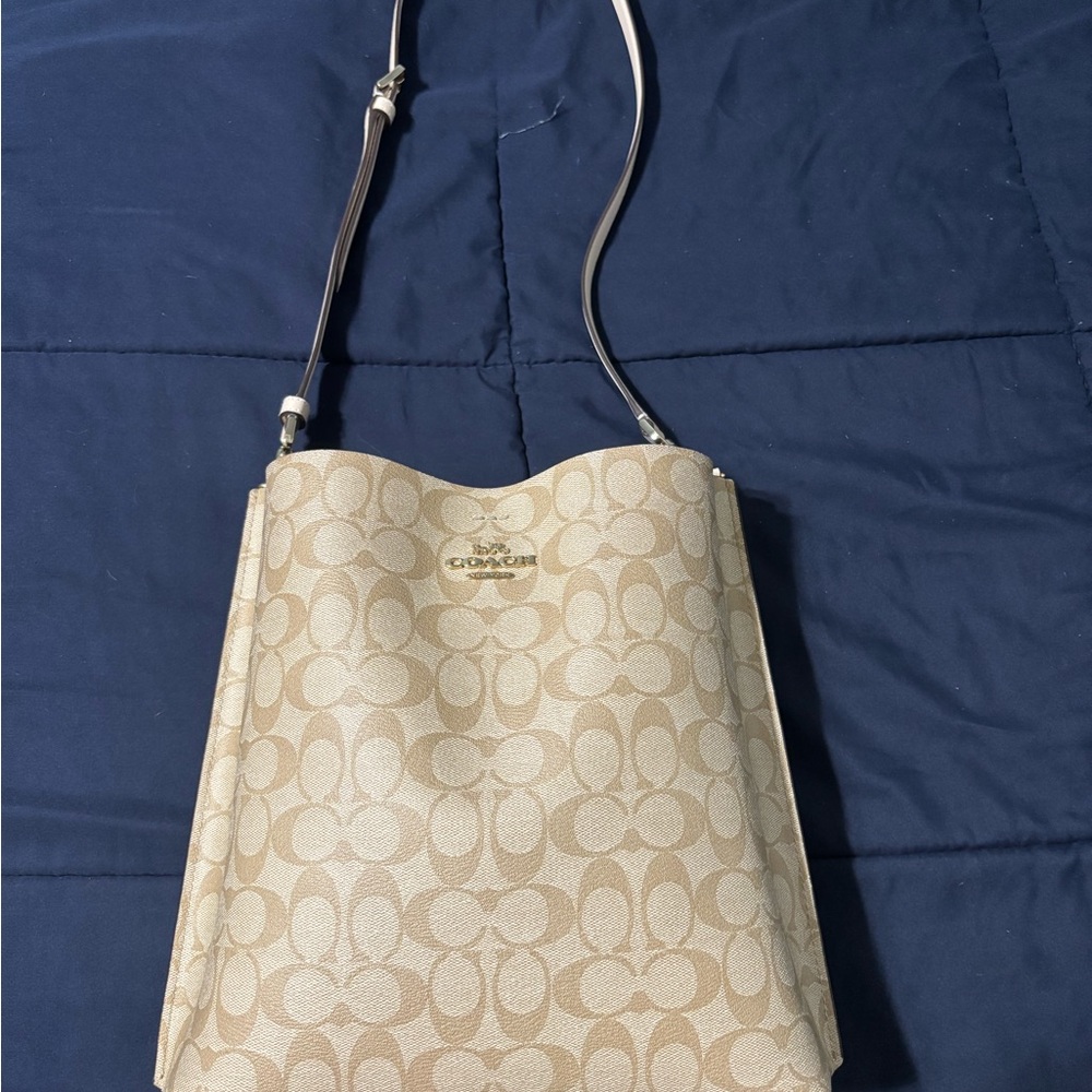 Coach Signature Canvas 22in Mollie Bucket Bag